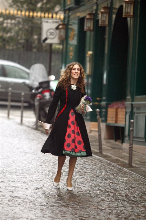 carrie bradshaw in paris